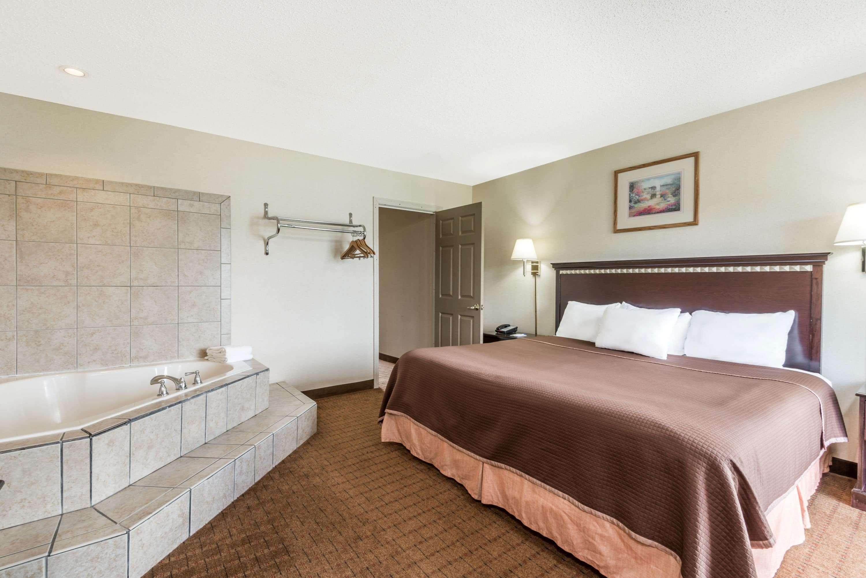 Howard Johnson By Wyndham Springfield