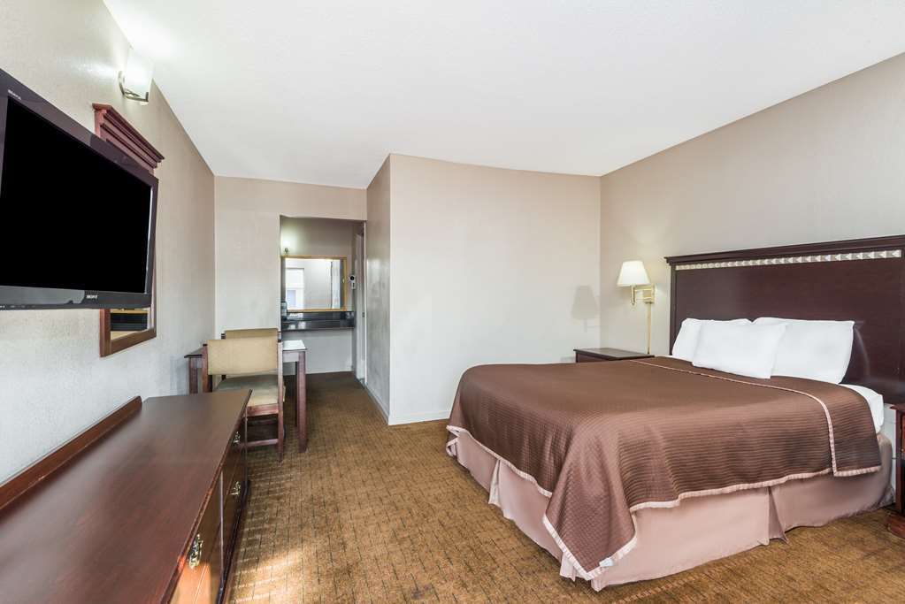 Howard Johnson By Wyndham